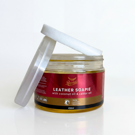 Nahkasaippua sienellä